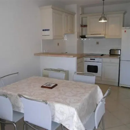T2 Proche Centre Ville St Raphael Appartement *